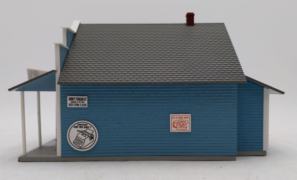 MTH 30-90565 O Den of Antiquity RailKing Country Store
