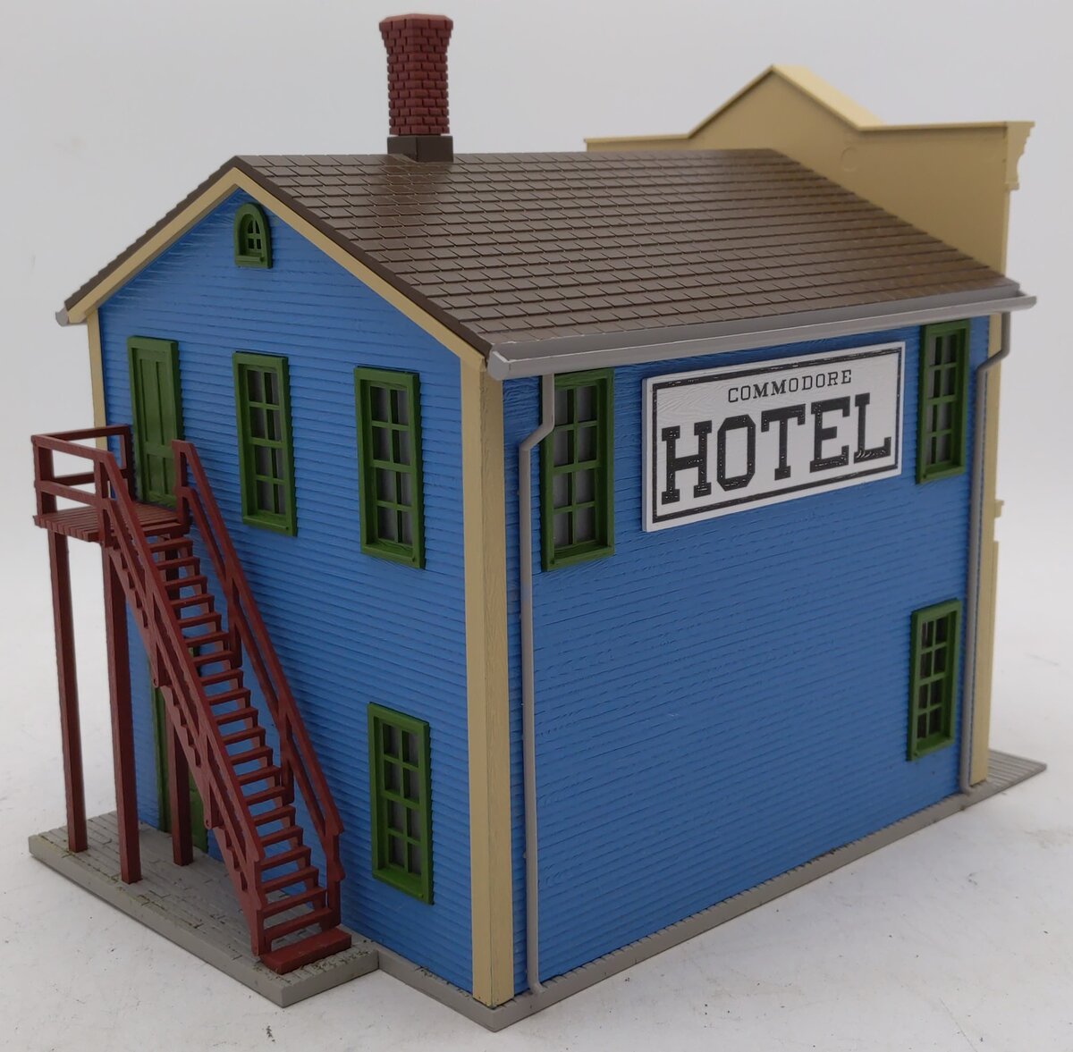 MTH 30-90574 O Commodore Hotel RailKing 2-Story Hotel Building
