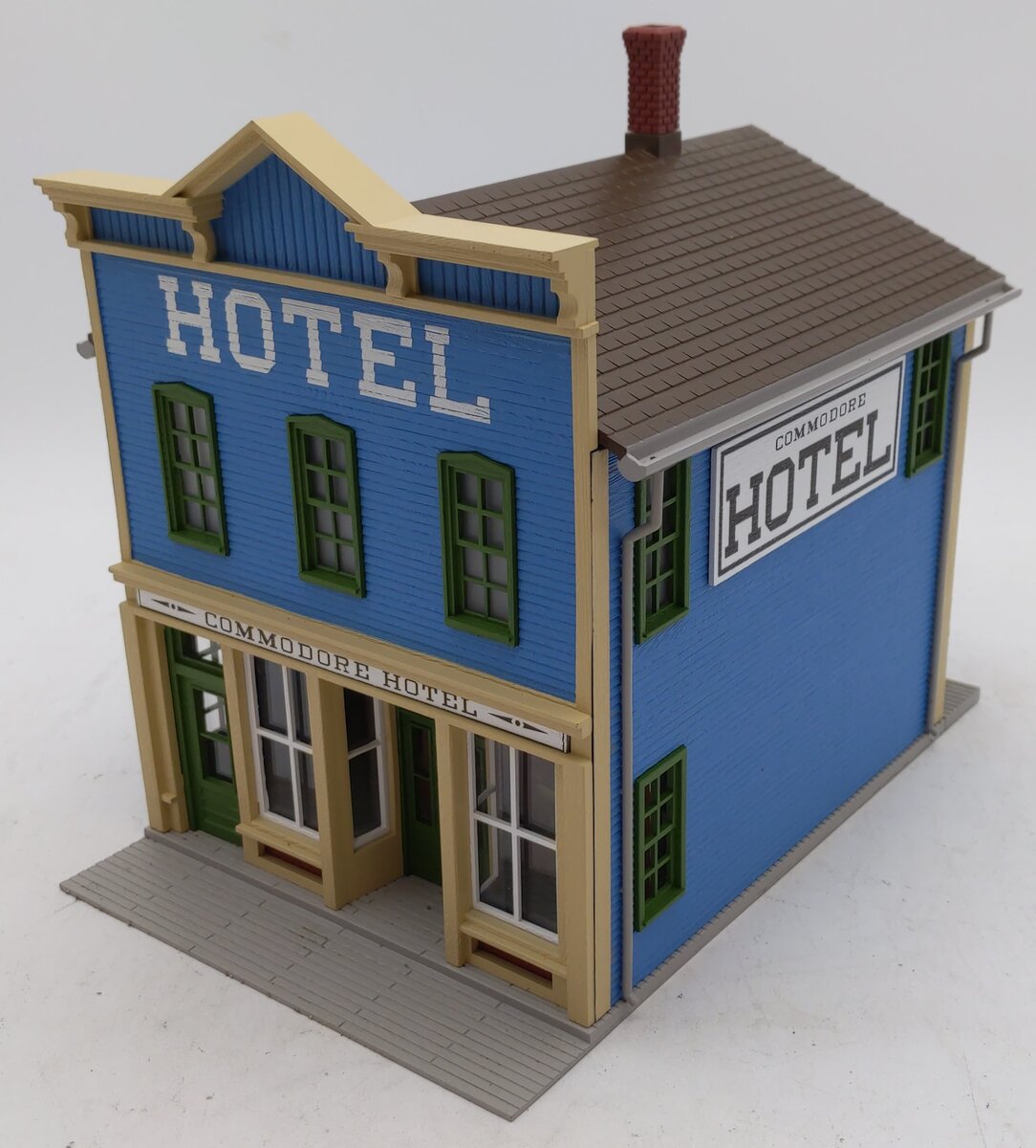 MTH 30-90574 O Commodore Hotel RailKing 2-Story Hotel Building