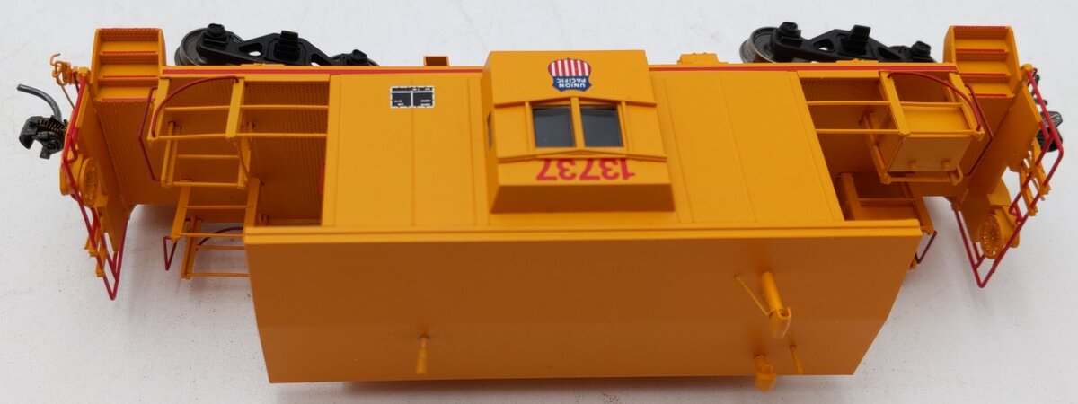 Bluford Shops 31020 HO Union Pacific Short Body Bay Window Caboose #13737 NIB