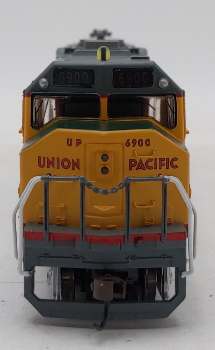 Bachmann 62105 HO Union Pacific EMD DD40AX Diesel Locomotive w/ DCC #6900