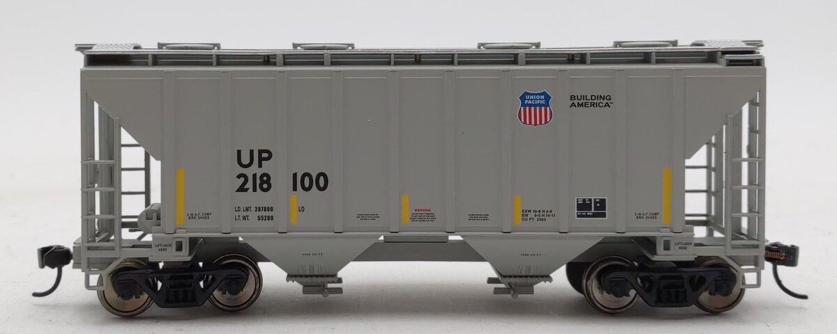 Walthers 910-7107 Union Pacific 37' Covered Hopper #218100