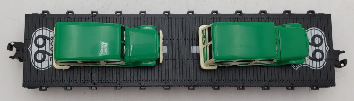 Lionel 6-36001 O Gauge Route 66 Flatcar with 2 Green & Cream Station Wagons LN/Box