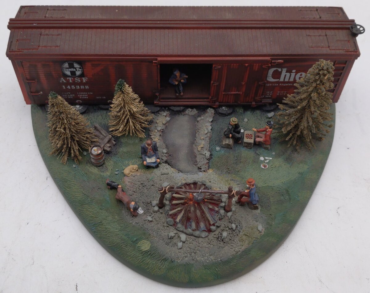 Lionel 6-14080 O Gauge Operating Hobo Hotel LN/Box