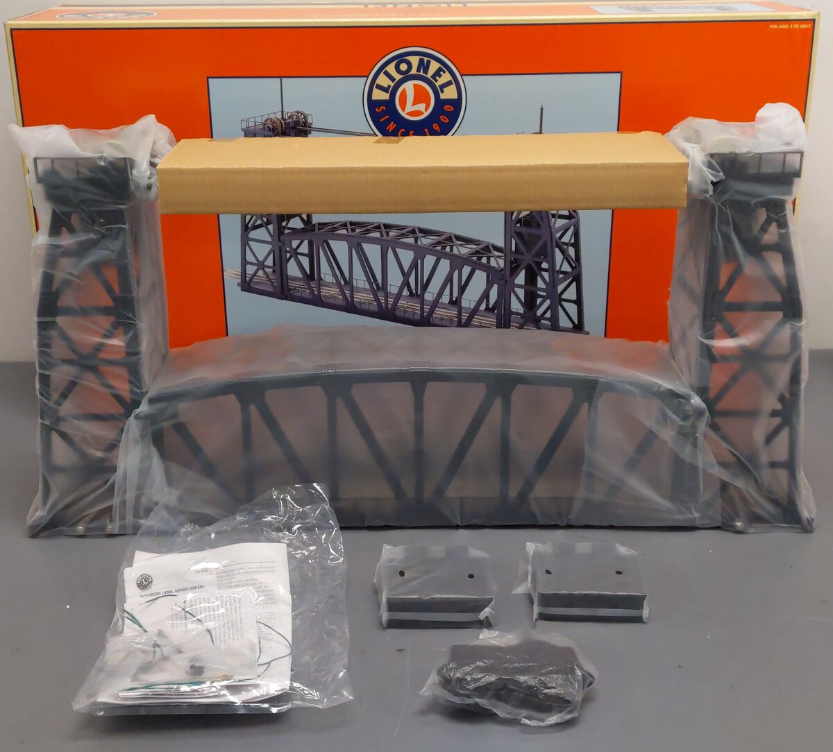 Lionel 6-14167 O Gauge Operating Lift Bridge #213 LN/Box