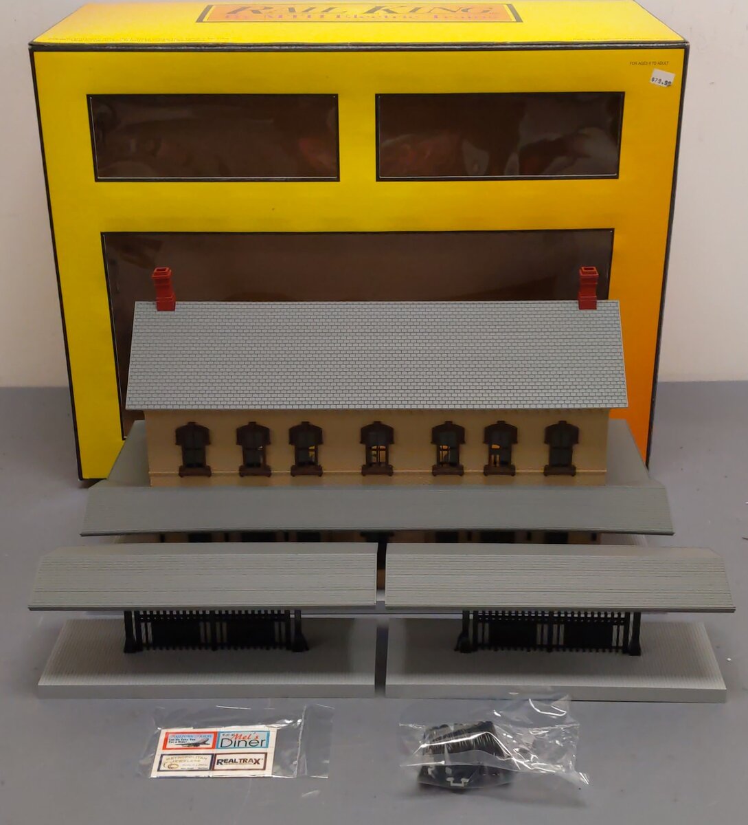 MTH 30-9050 O Illuminated Cream/Brown Passenger Station w/Dual Platforms LN/Box