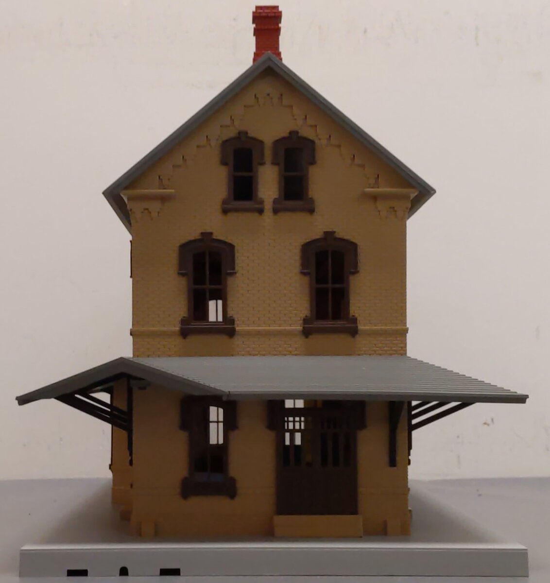 MTH 30-9050 O Illuminated Cream/Brown Passenger Station w/Dual Platforms LN/Box