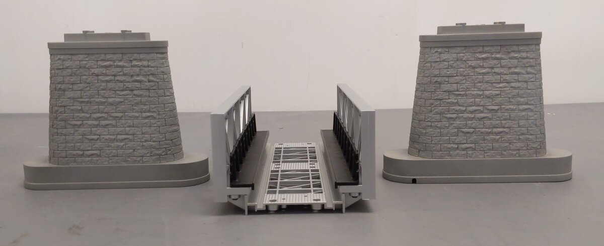 MTH 40-1014 O Gauge Silver Girder Bridge & 8