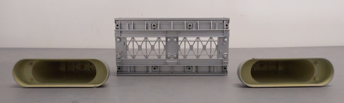 MTH 40-1014 O Gauge Silver Girder Bridge & 8" Bridge Piers LN/Box