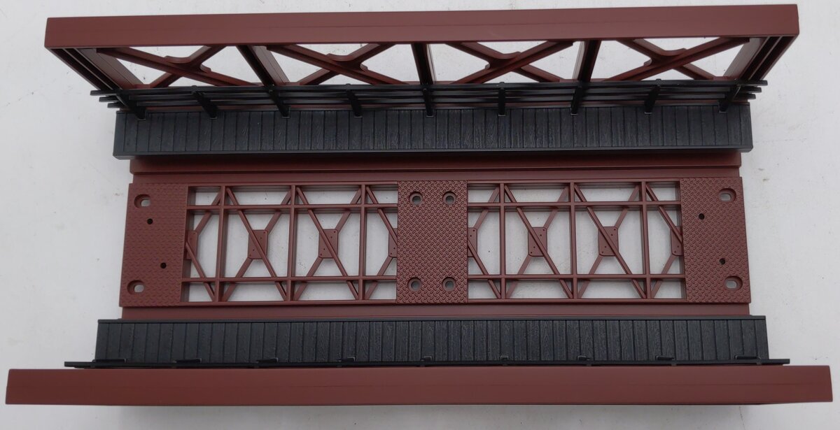 MTH 40-1032 O Gauge Rust Girder Bridge and Bridge Piers
