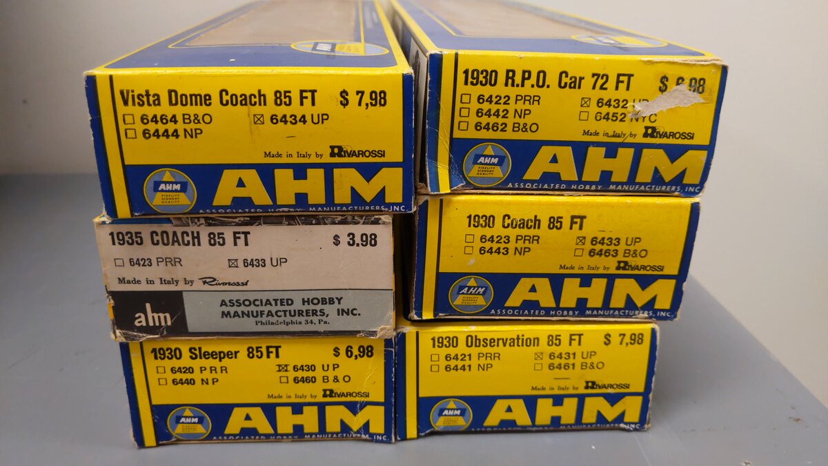 AHM HO Scale Assorted Union Pacific Passenger Cars [6] EX