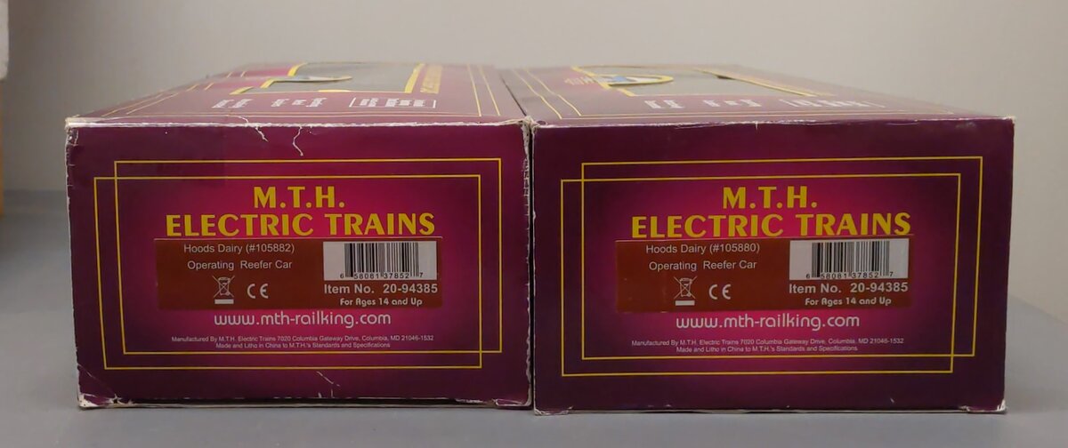 MTH 20-94385 O Hoods Dairy Operating Reefer Car #105880/105882