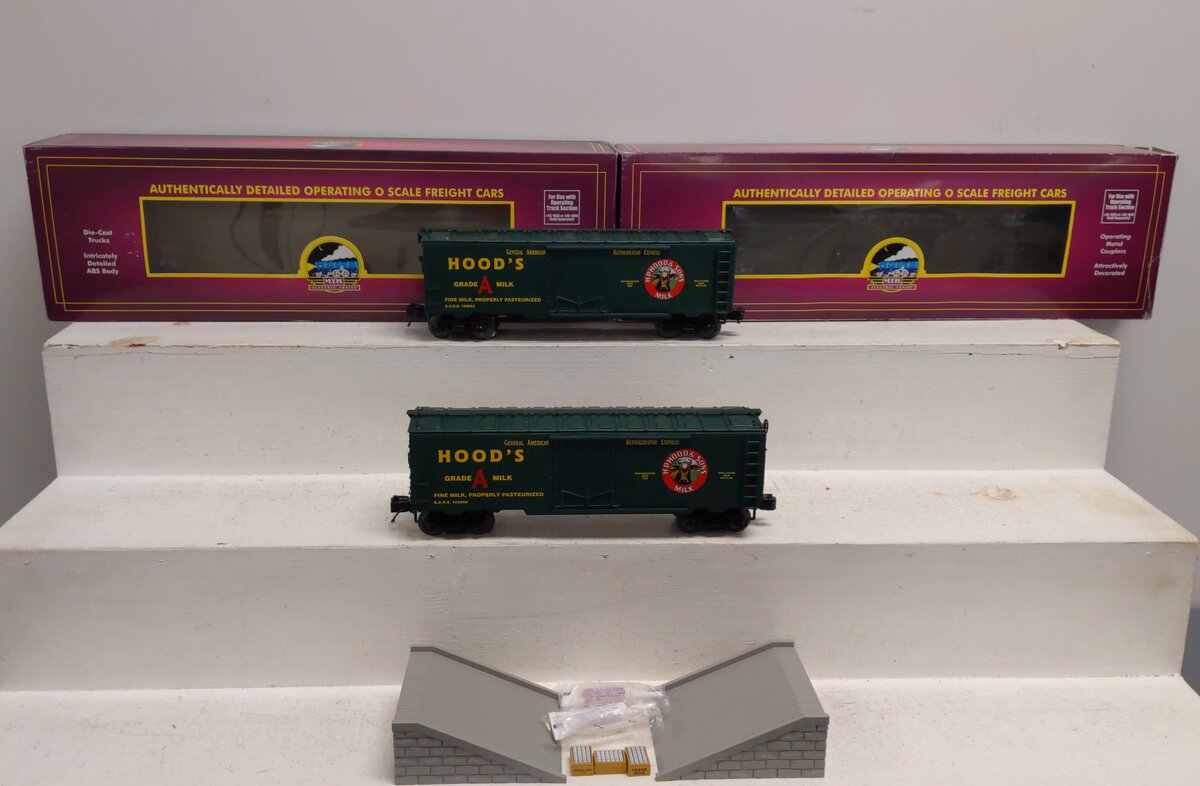 MTH 20-94385 O Hoods Dairy Operating Reefer Car #105880/105882