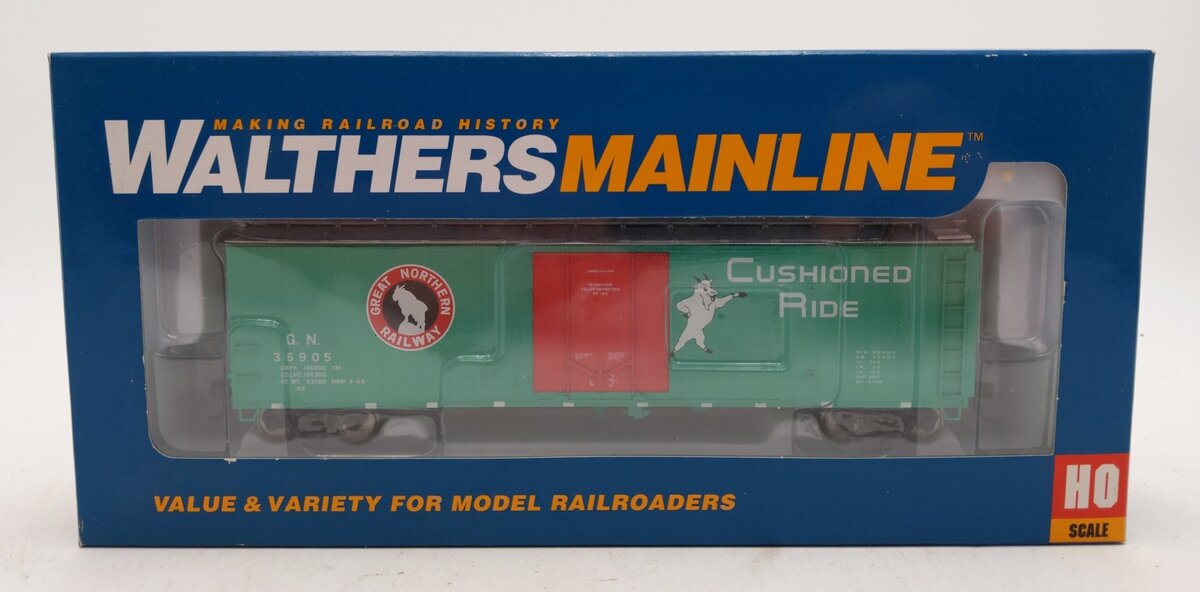 Walthers 910-2818 HO Great Northern 50' PC&F Insulated Boxcar #36905