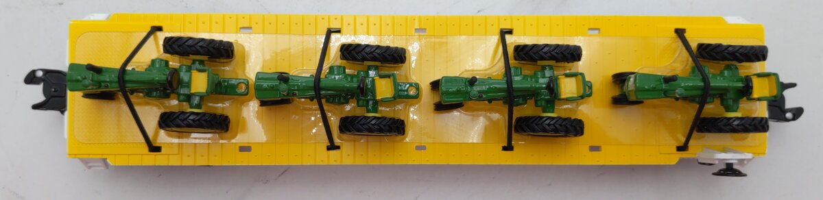 Lionel 2328150 O John Deere Flatcar with Tractor Load
