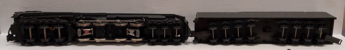 Lionel 6-18010 O PRR 6-8-6 Turbine Steam Locomotive & Tender with RS #6200 EX/Box