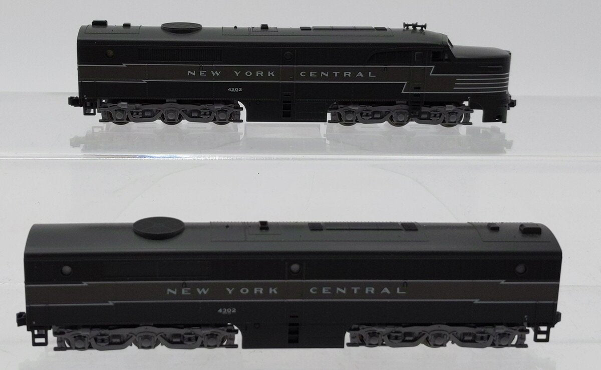 ΚΑΤΟ 106-0702 PA-1&PB-1 LOCOMOTIVE SET Kato 106-0702 New York Central PA-1 & PB-1 Diesel Locomotive