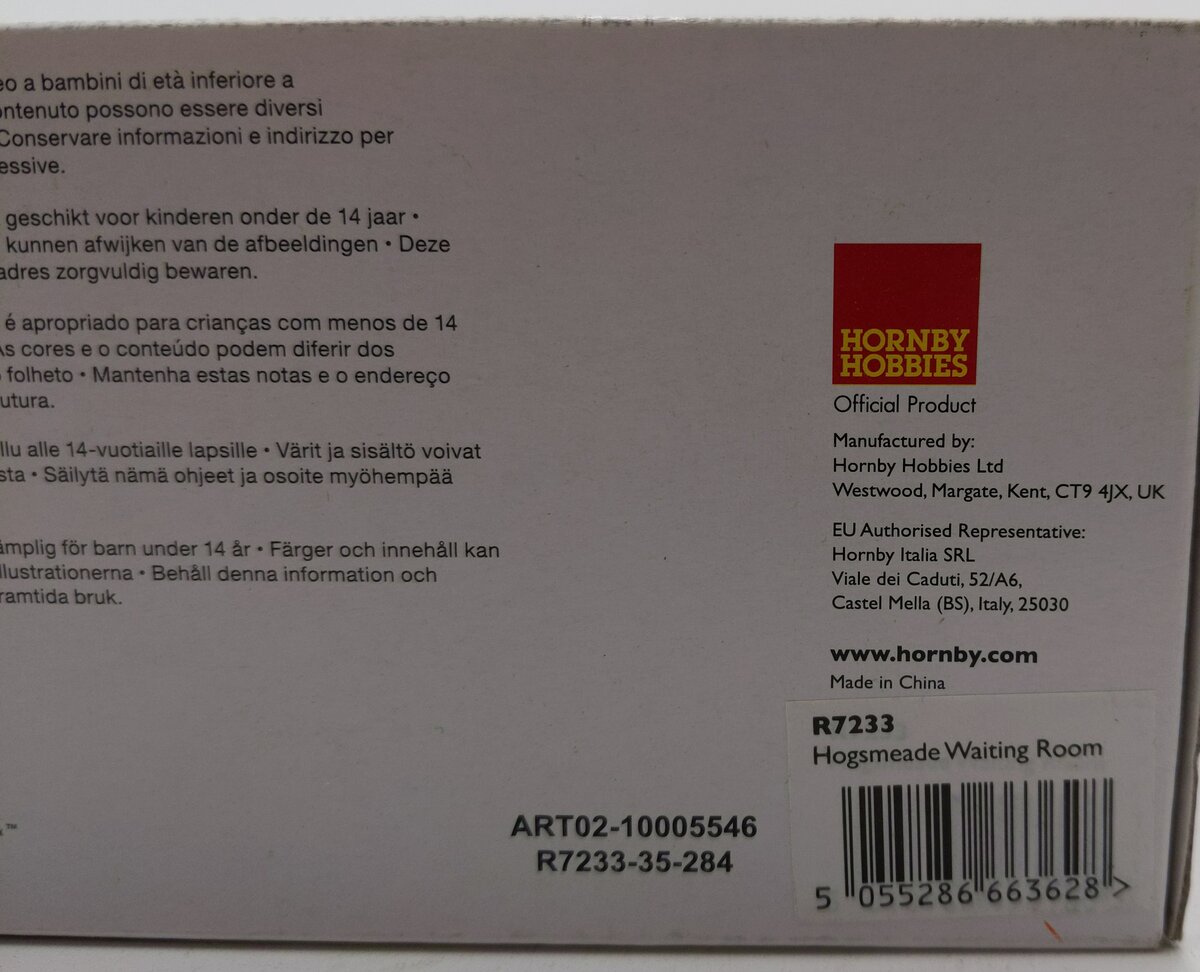 Hornby R7233 OO Hogsmeade - Station Waiting Room