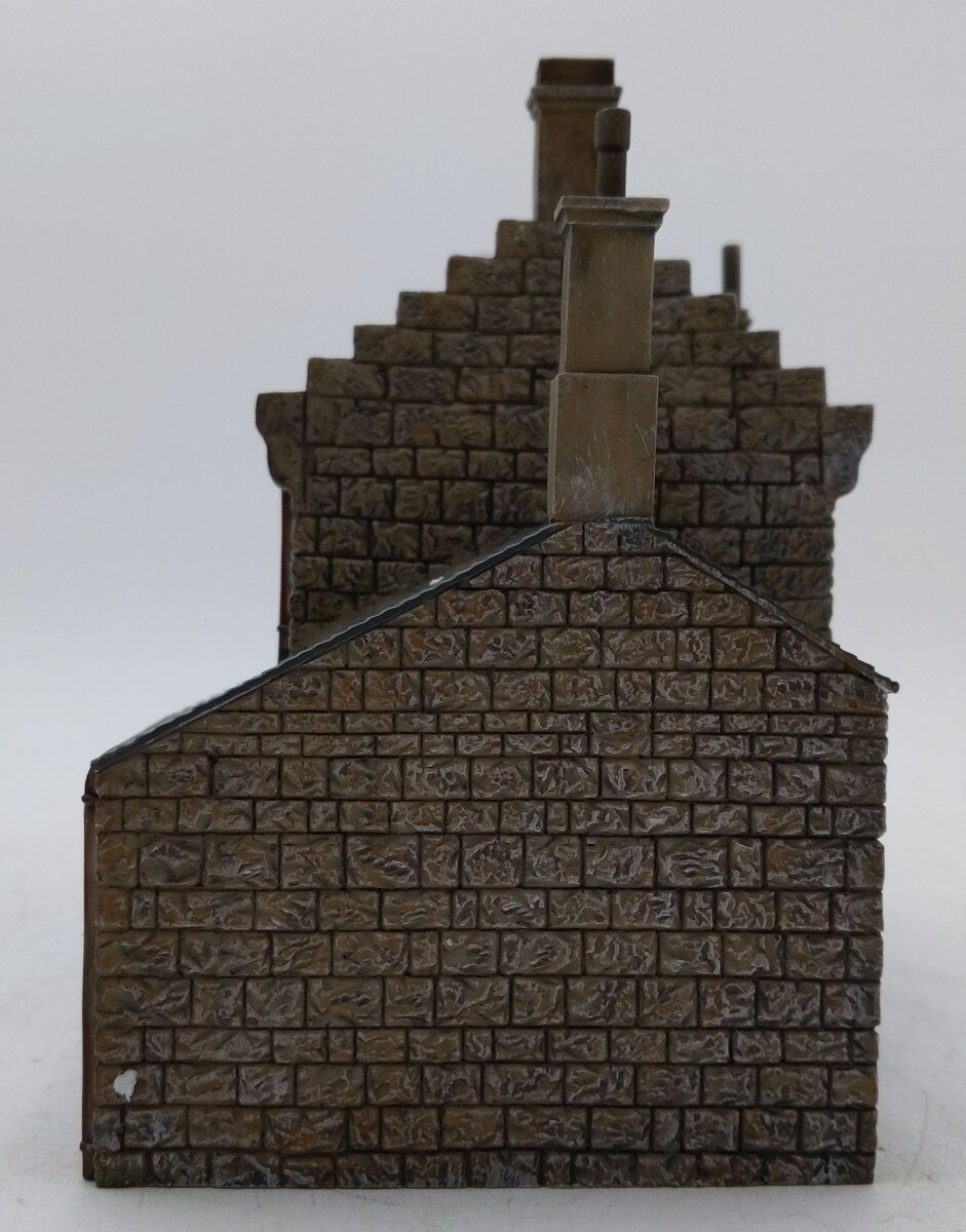 Hornby R7230 OO Hogsmeade Station Building