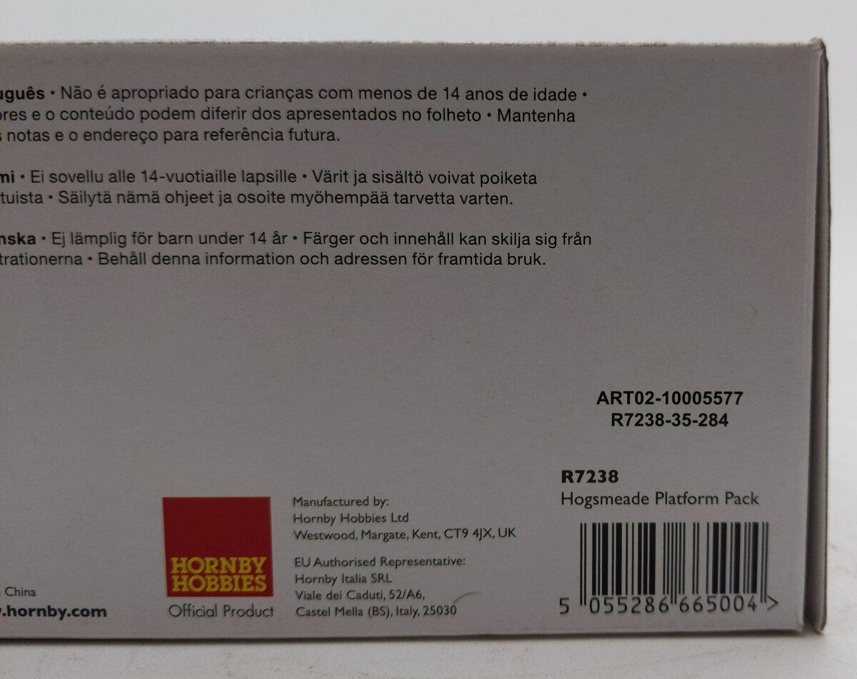 Hornby R7238 OO Hogsmeade Station Platform Pack