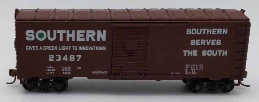 Athearn HO SOU 50' Ext. Post Boxcar #23487 - Kadee Couplers EX
