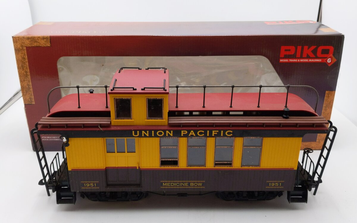 Piko 38640 G Union Pacific Drover's Caboose #1951