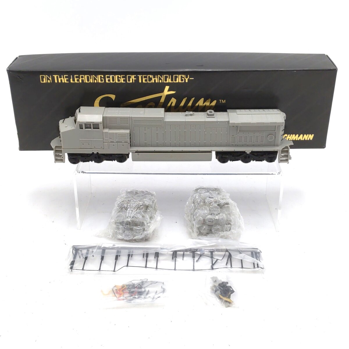 Bachmann Spectrum 86001 HO Undecorated GE Dash 8-40CW Diesel Locomotive