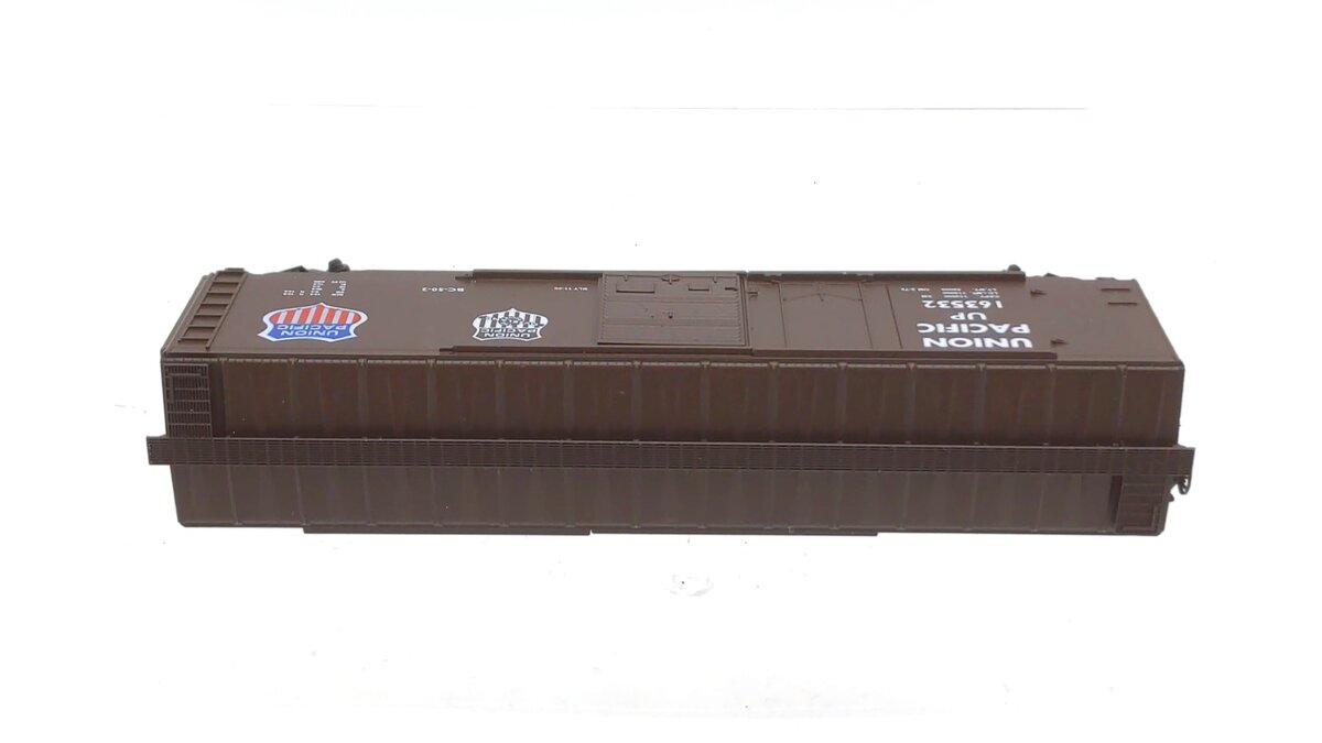 Micro-Trains 03300210 N UP 50' Plug & Sliding Door Boxcar #163532 Custom LN