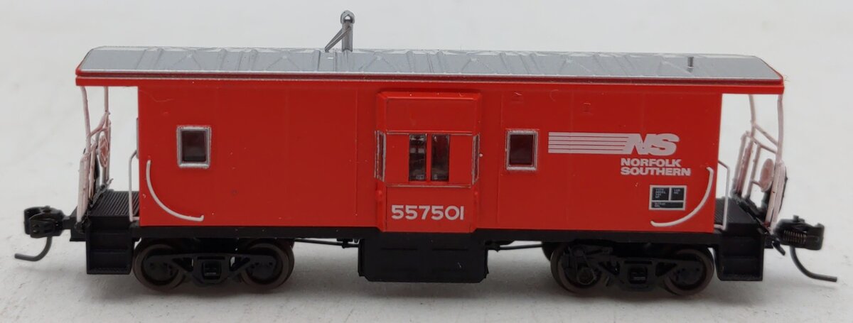 Athearn 23227 N Norfolk Southern Bay Window Caboose #557501