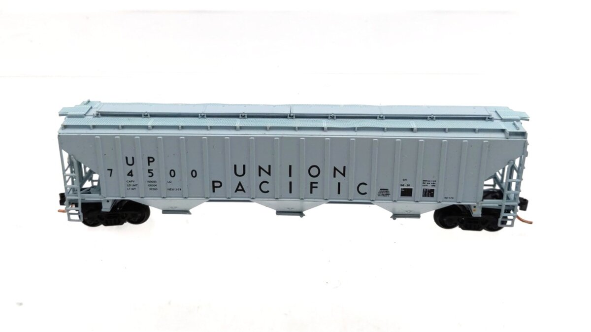 InterMountain 65326-06 N Scale Union Pacific 4750 3-Bay Covered Hopper #74500 LN