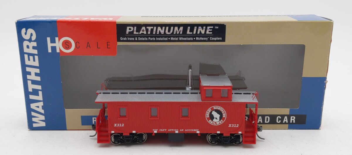 Walthers 932-7516 HO Scale Great Northern 30' Wood Sided Caboose #X312 LN/Box
