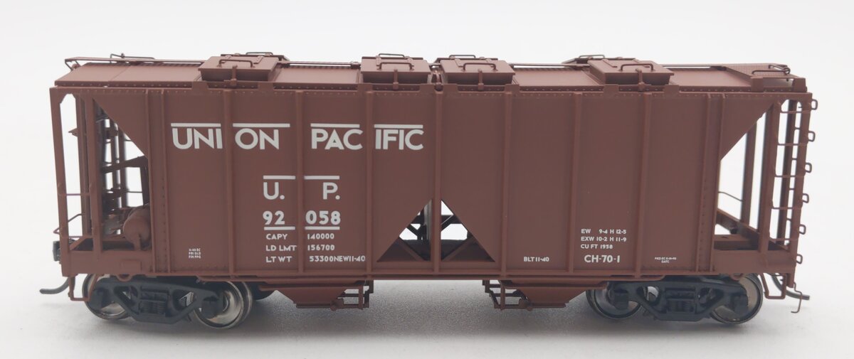 InterMountain 48606-03 HO Scale Union Pacific 1958 Cu. Ft. 2 Bay Hopper #92058