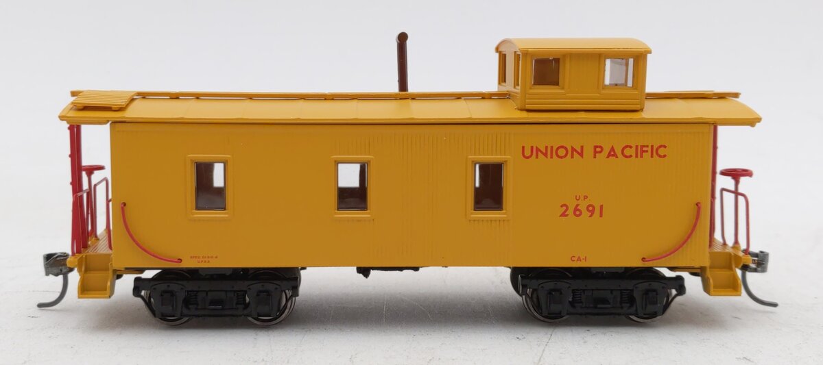 Athearn 85828 HO Union Pacific RTR 30' 3-Window Caboose #2691