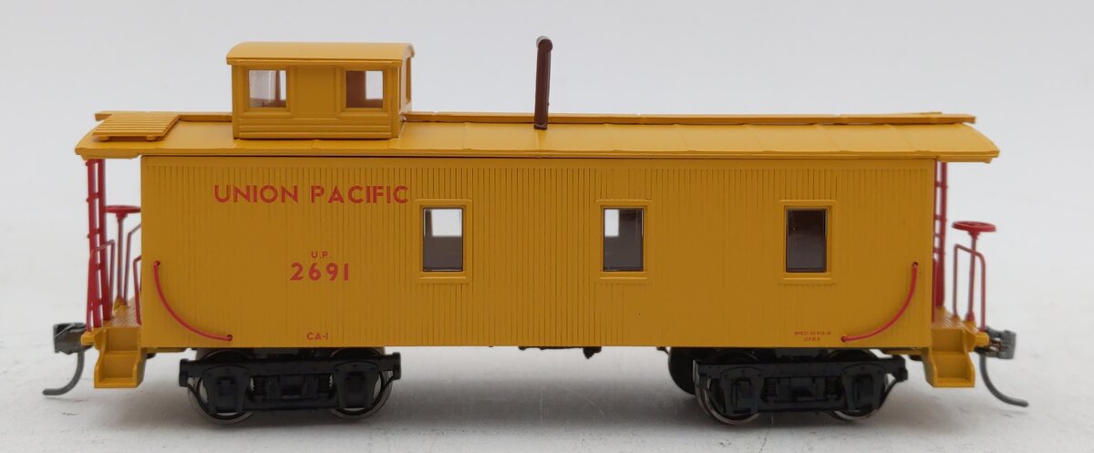 Athearn 85828 HO Union Pacific RTR 30' 3-Window Caboose #2691