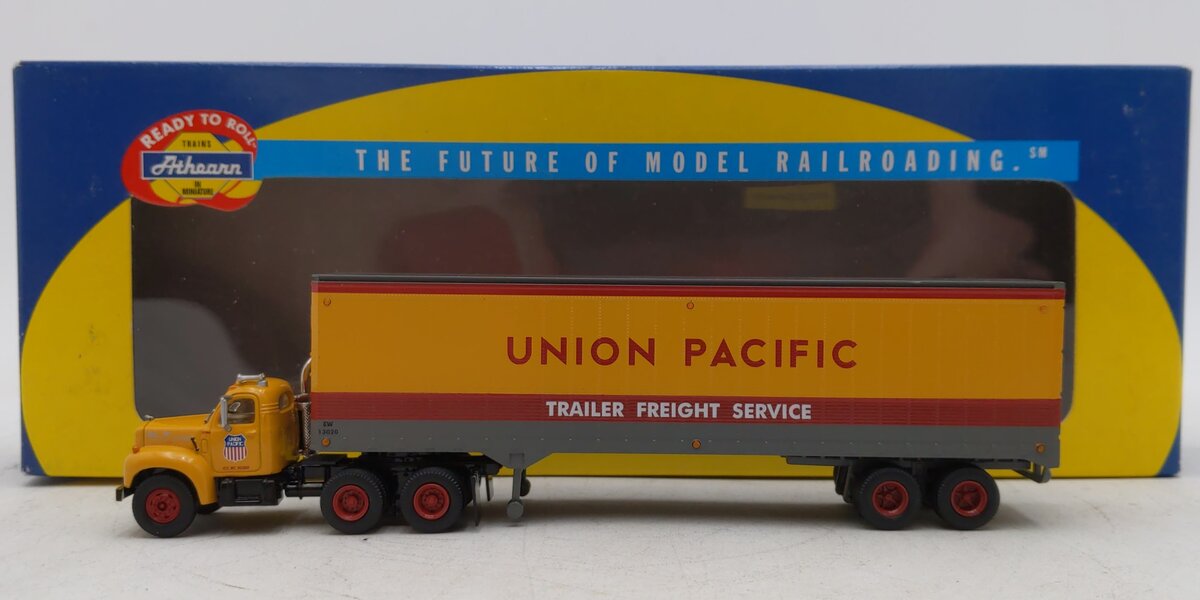Athearn 93190 HO RTR Union Pacific Mack B Tractor w/ 40' Trailer