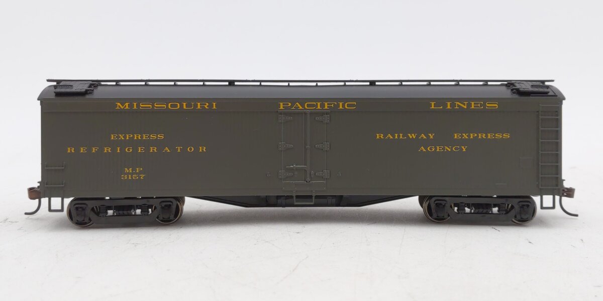 Athearn 92566 HO Scale RTR Missouri Pacific 50' Express Reefer #3157