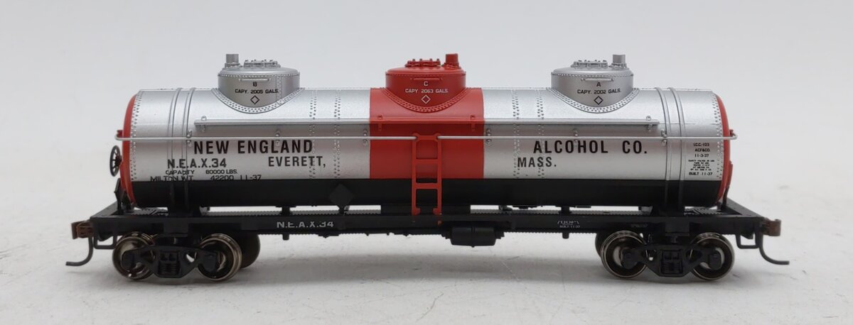 Athearn 74460 New England Alcohol 3-Dome Tank Car #34