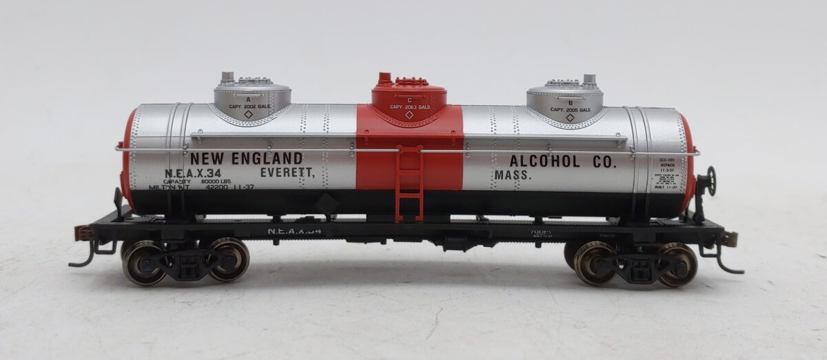 Athearn 74460 New England Alcohol 3-Dome Tank Car #34