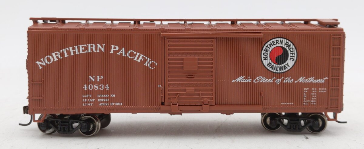 Roundhouse 84692 HO Northern Pacific RTR 40' Wood Boxcar #40834