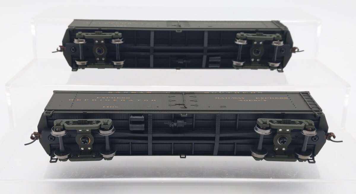 Walthers 932-25489 HO KCS 50' GACX Wood Express Reefer (Set of 2)