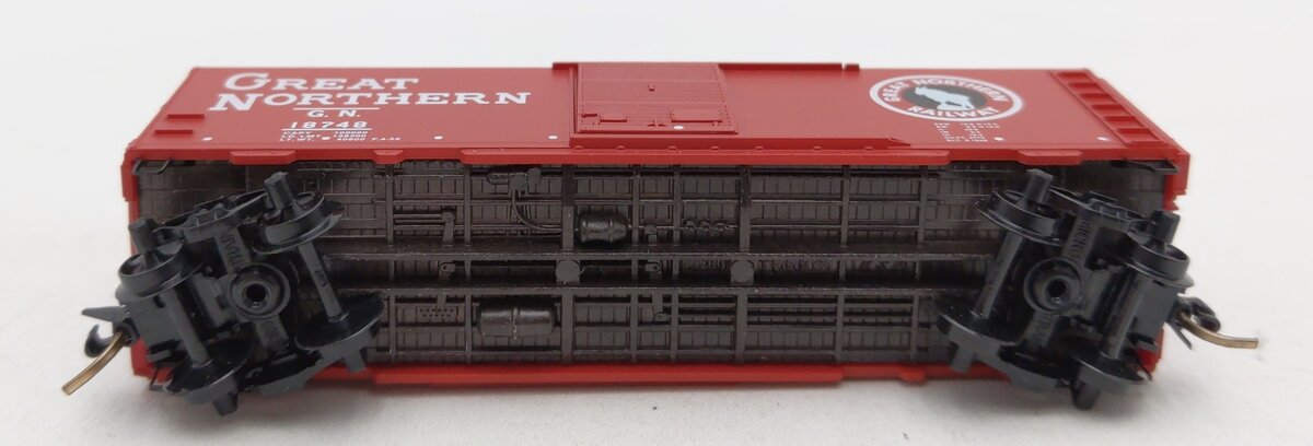 Micro-Trains 02000156 N Great Northern 40' Standard Single Door Boxcar #18748
