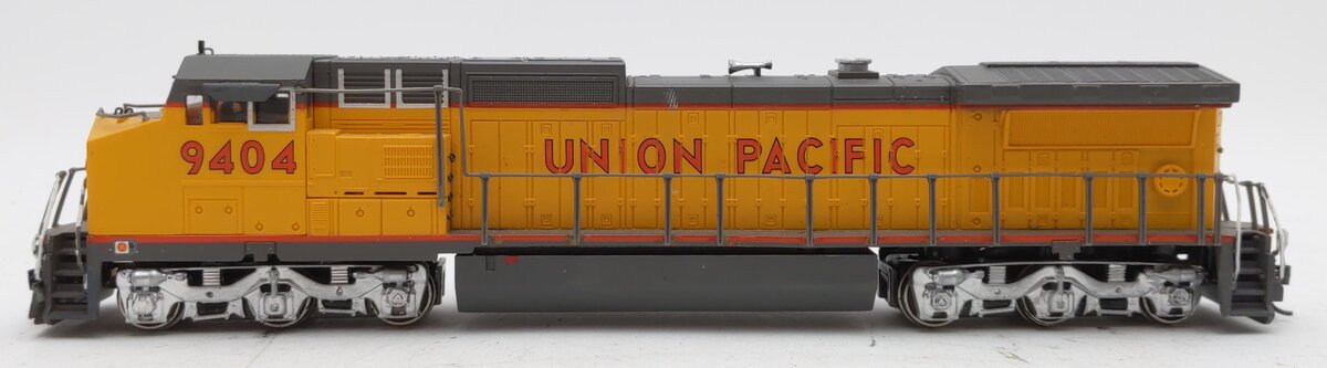 Bachmann 86003 HO Union Pacific GE Dash 8-40CW Wide Cab Diesel Locomotive #9404 EX/Box