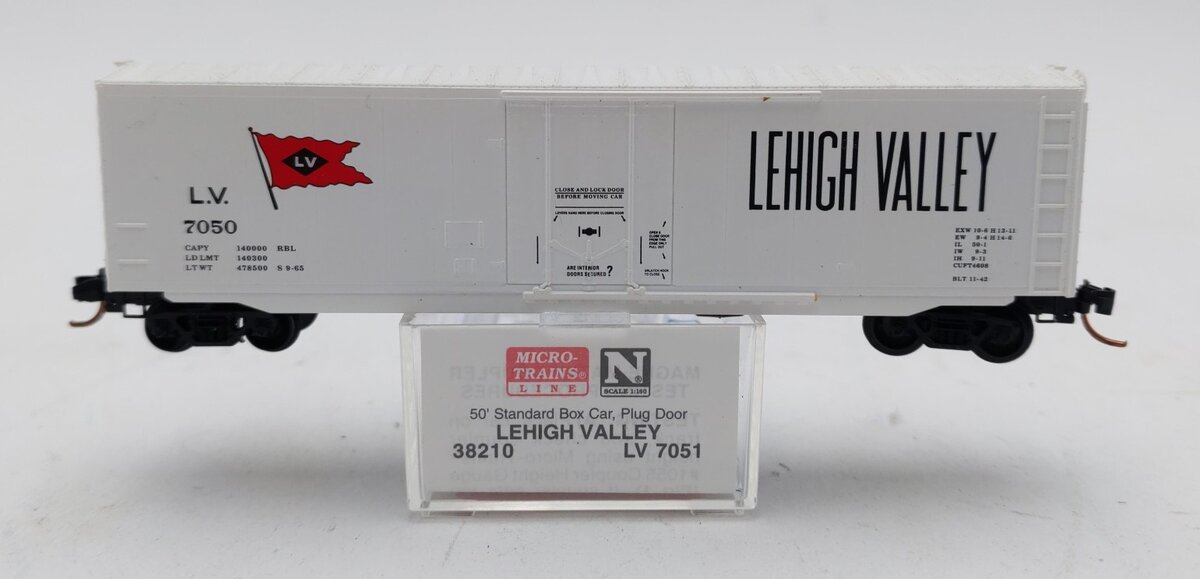 Micro-Trains 03800210 N Lehigh Valley 50' Steel Plug Door Boxcar #7050 LN/Box