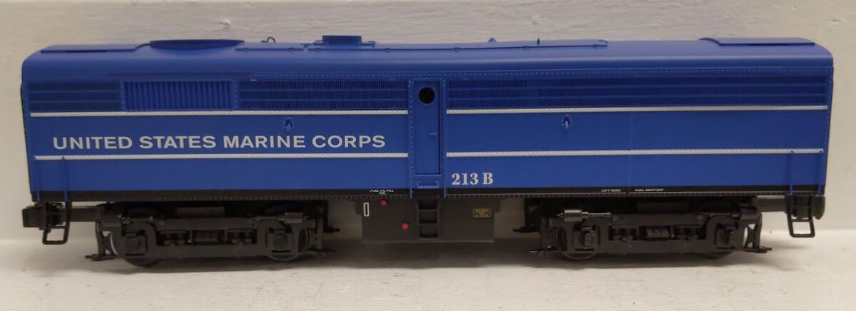 Lionel 2333159 O US Marine Corps Legacy SuperBass FB-2 Diesel Loco #213B