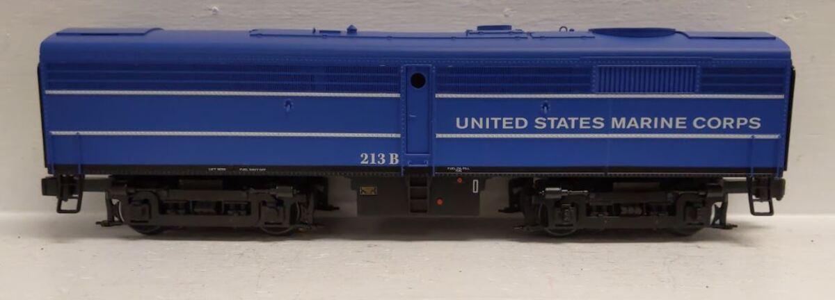 Lionel 2333159 O US Marine Corps Legacy SuperBass FB-2 Diesel Loco #213B