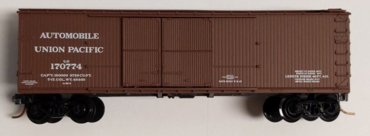 Micro-Trains 04100010 N Union Pacific 40' Double Sheathed Boxcar #170774