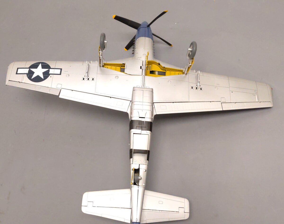 21st Century 1:18 scale WWII WWII P-51D Mustang “Petie 2nd” EX