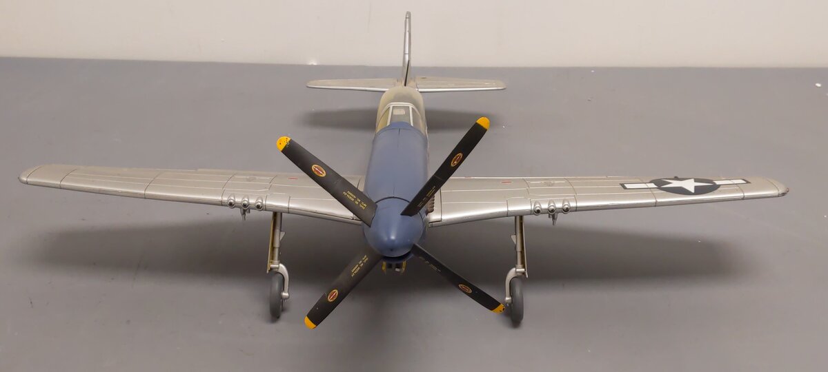 21st Century 1:18 scale WWII WWII P-51D Mustang “Petie 2nd” EX