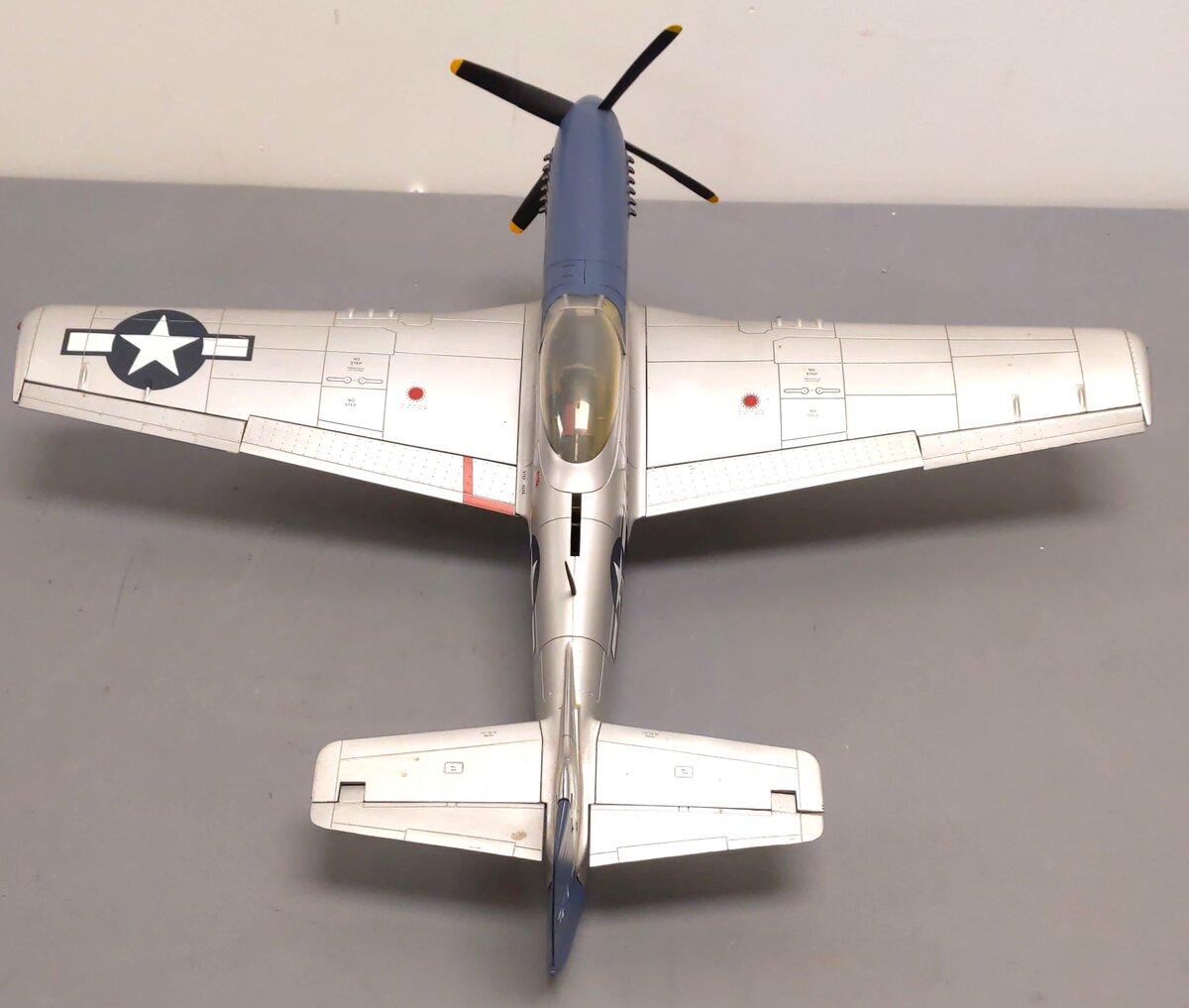 21st Century 1:18 scale WWII WWII P-51D Mustang “Petie 2nd” EX
