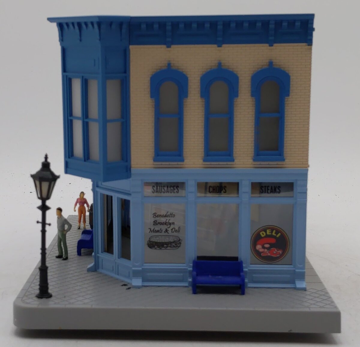 MTH 30-90476 Benedetto Brooklyn Meat's & Deli Opposite Corner Building w/ Sign